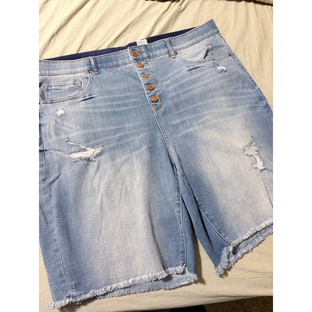 Terra & Sky Womens 22W Distressed Light Wash Button Fly Denim Bermuda Shorts